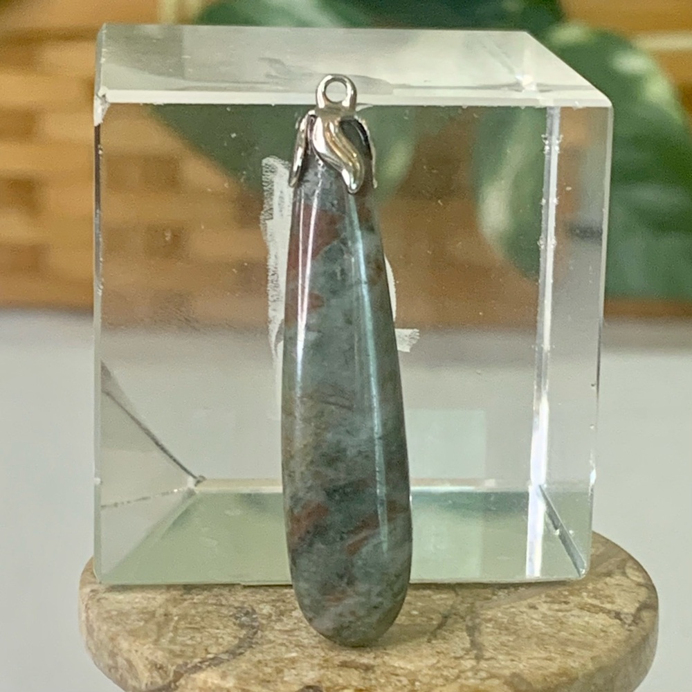 Moss Agate Necklace Pendant Carved Stone Elongated Teardrop Silver Tone Cap 1.5"